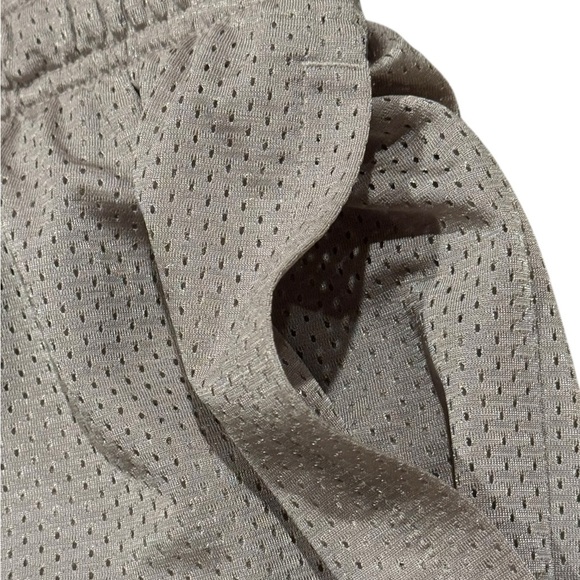 Under Armour Mens Mesh Athletic Shorts Size Medium NWT - Picture 5 of 11